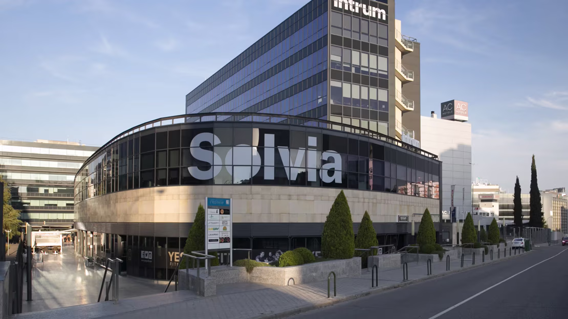Intrum se adjudica la gestión de activos de BuildingCenter, filial inmobiliaria de CaixaBank